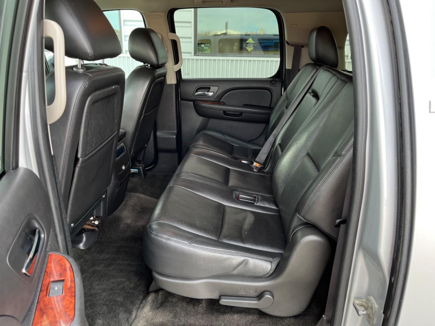 2013 SILVER /black leather CHEVROLET SUBURBAN LTZ (1GNSKKE70DR) with an 5.3L engine, Automatic transmission, located at 1960 Industrial Drive, Wasilla, 99654, (907) 274-2277, 61.573475, -149.400146 - Photo#9